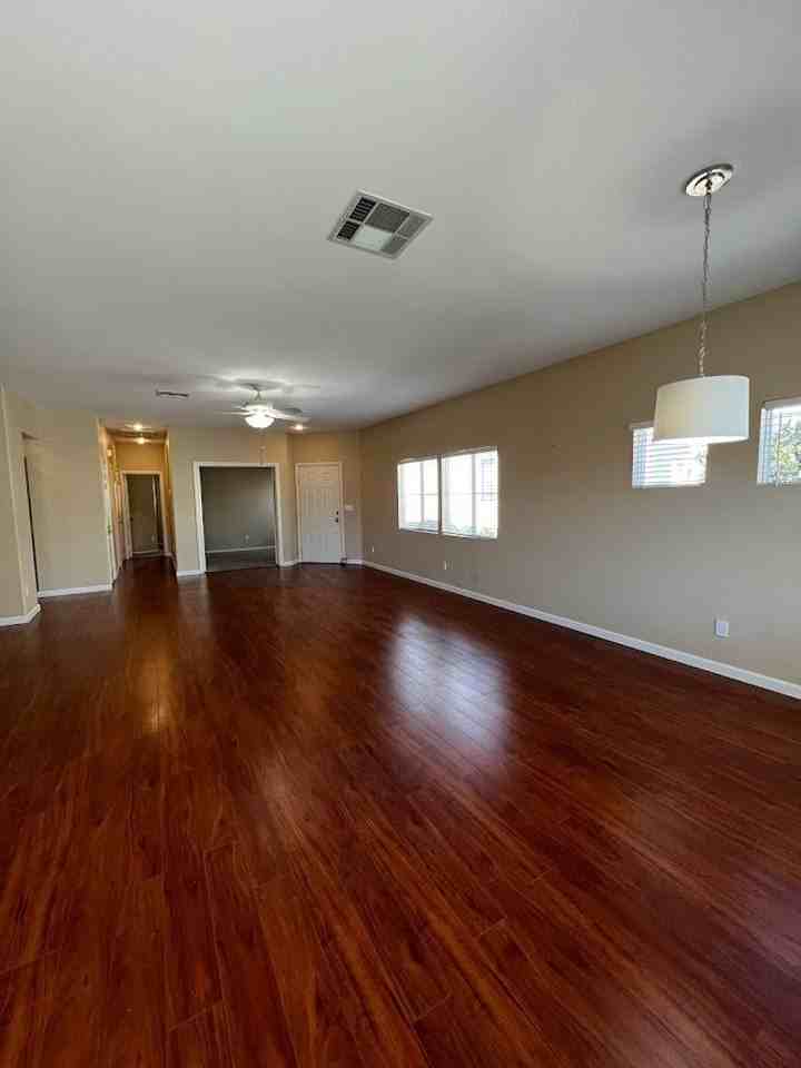 10628 Whitebrush Ave - Photo 3 of 13