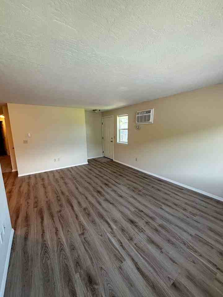 2413 N 13th St - Photo 4 of 37