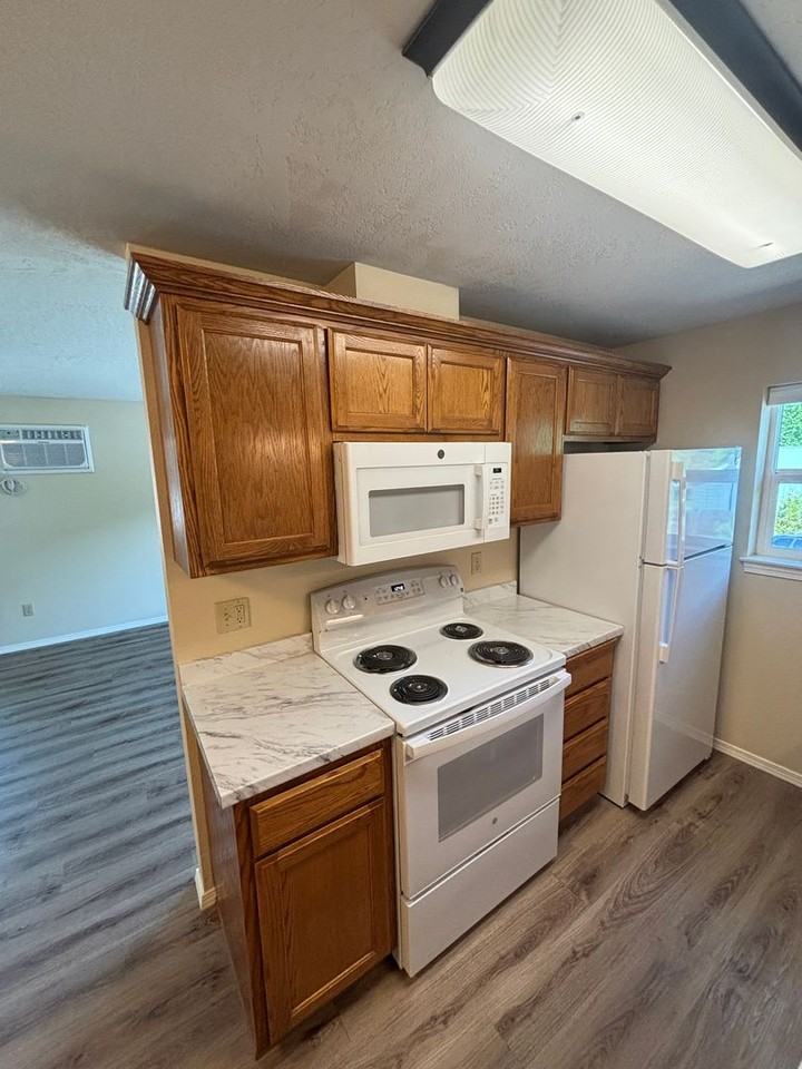 2413 N 13th St - Photo 5 of 37