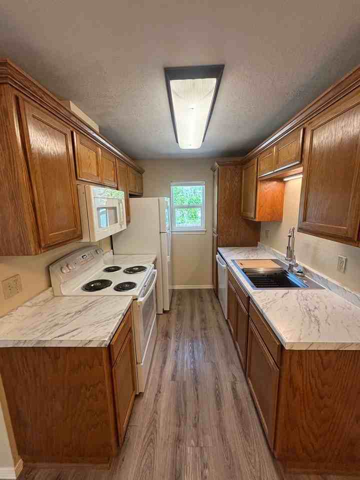 2413 N 13th St - Photo 6 of 37