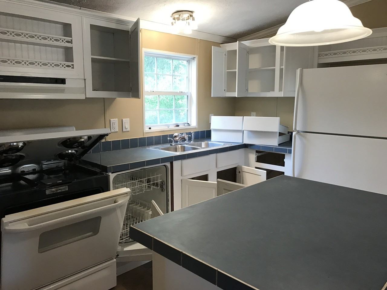 5066 Keyser Mill Rd - Photo 5 of 12