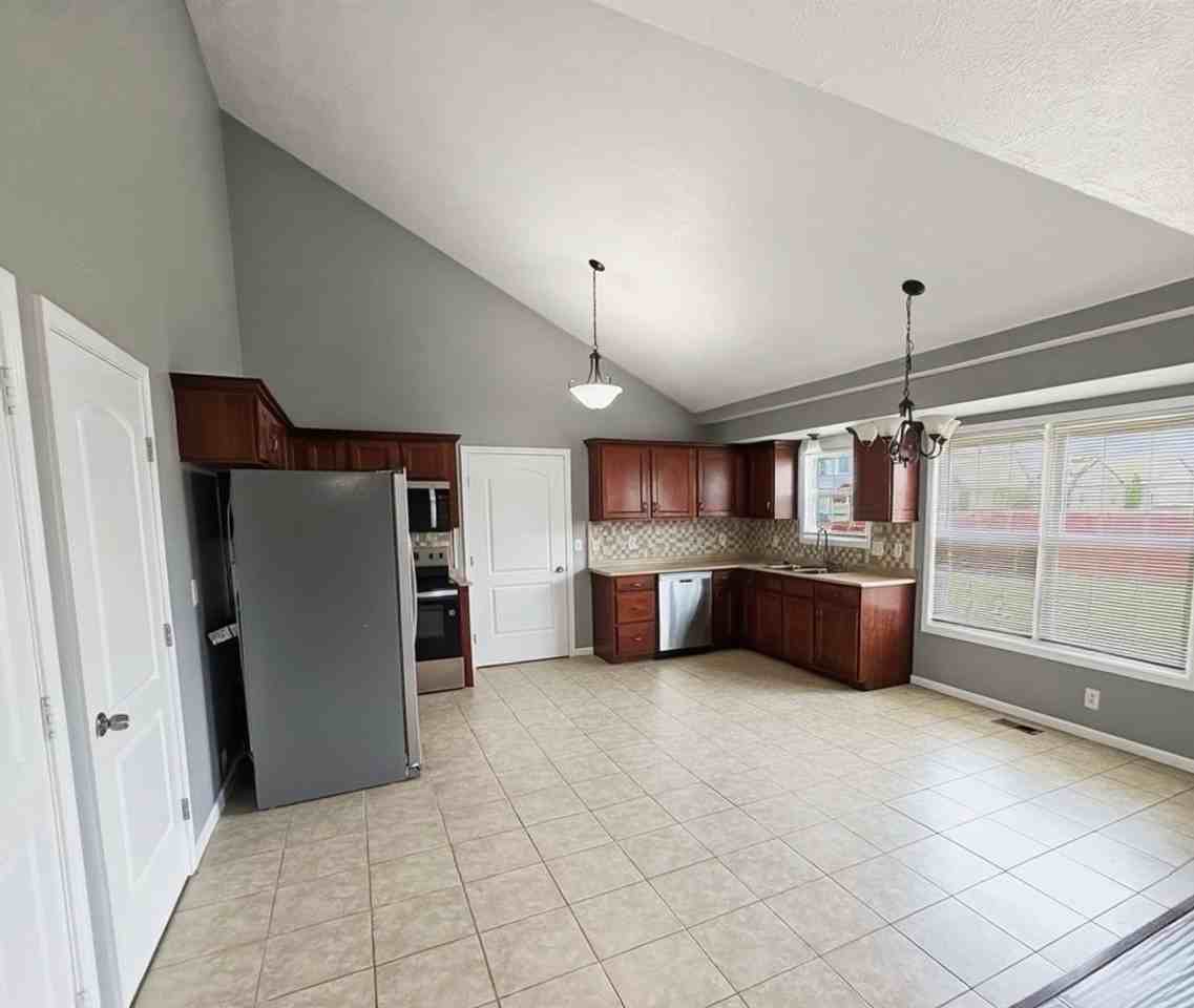 1569 Apache Way - Photo 4 of 19