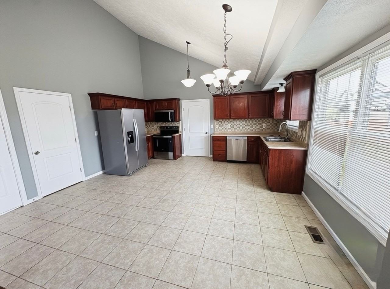 1569 Apache Way - Photo 5 of 19