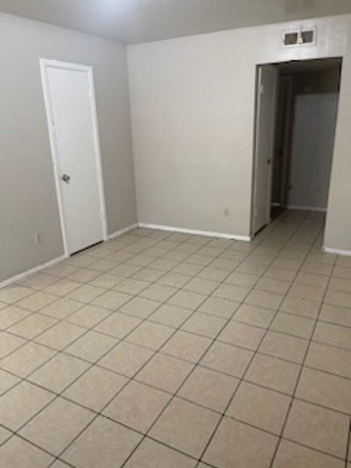 2701 Poplar Cir Apt G - Photo 2 of 10