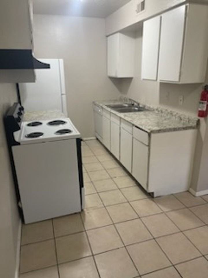 2701 Poplar Cir Apt G - Photo 3 of 10