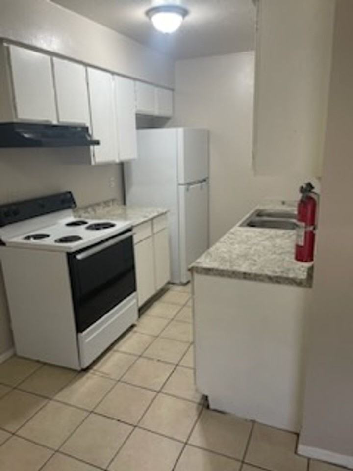 2701 Poplar Cir Apt G - Photo 4 of 10
