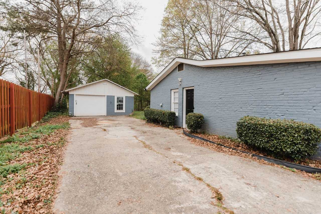 2780 Hall Dr Se - Photo 3 of 28