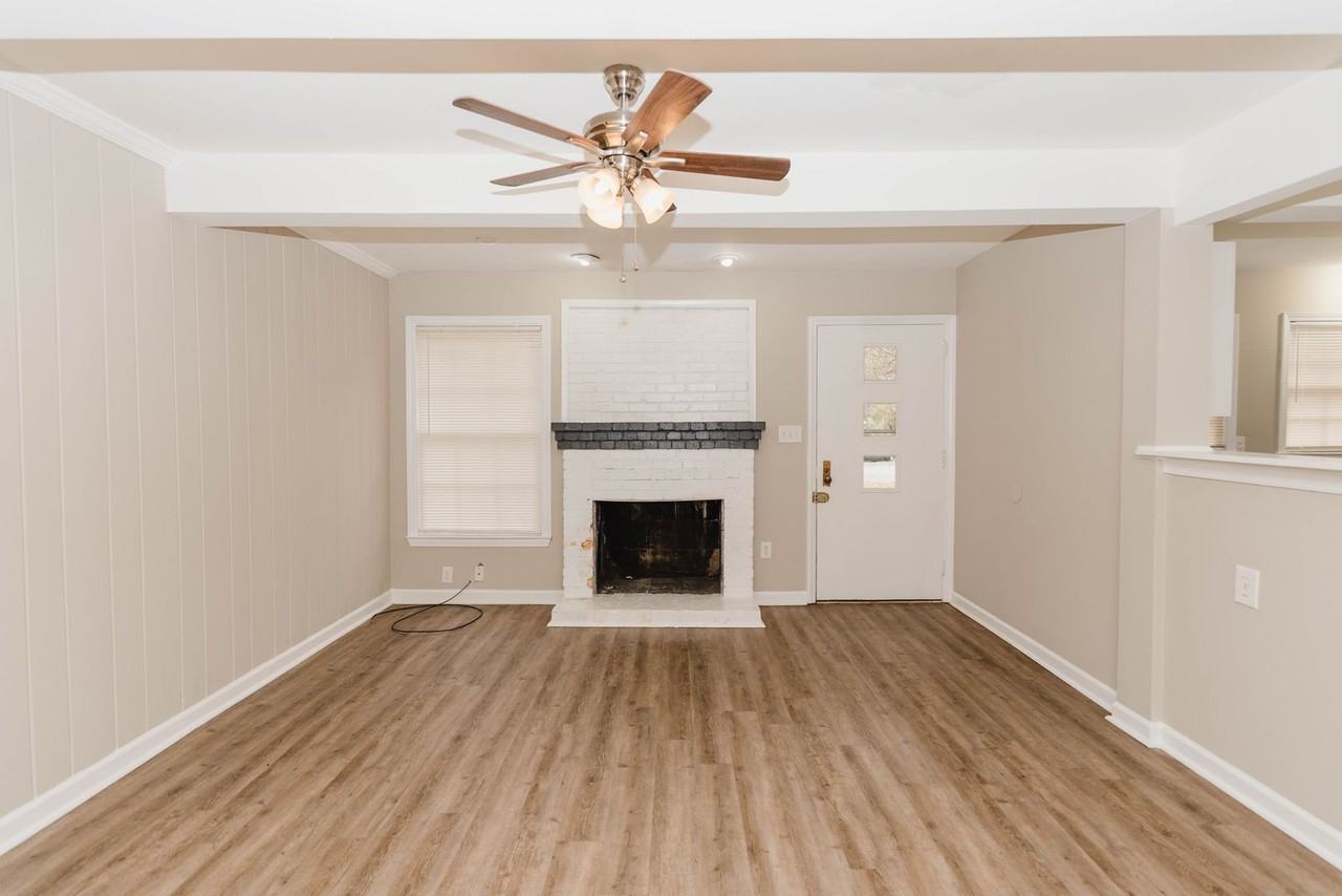 2780 Hall Dr Se - Photo 4 of 28