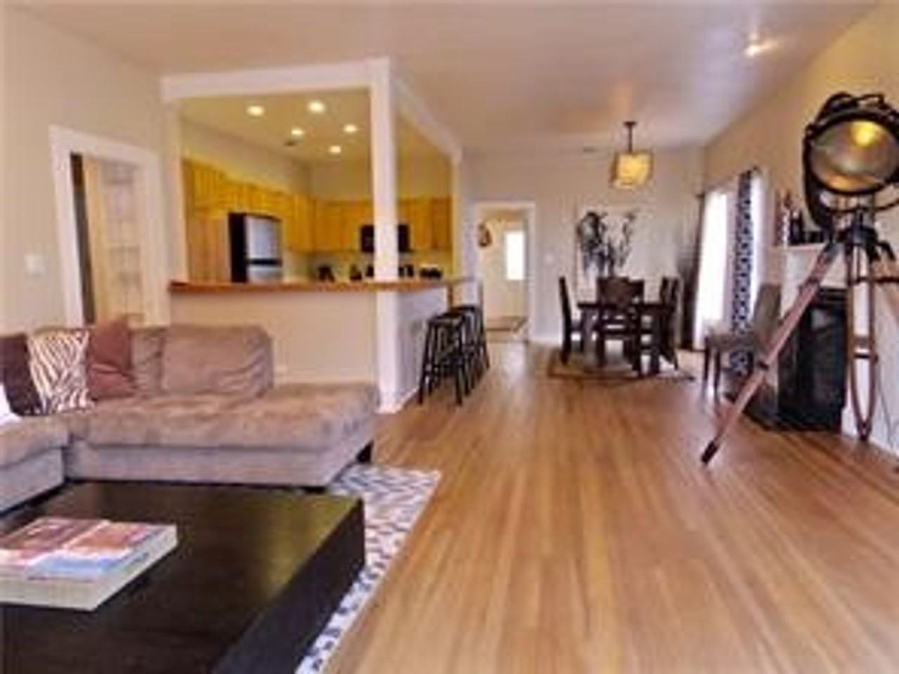 2101 W 10th St - Photo 4 of 33