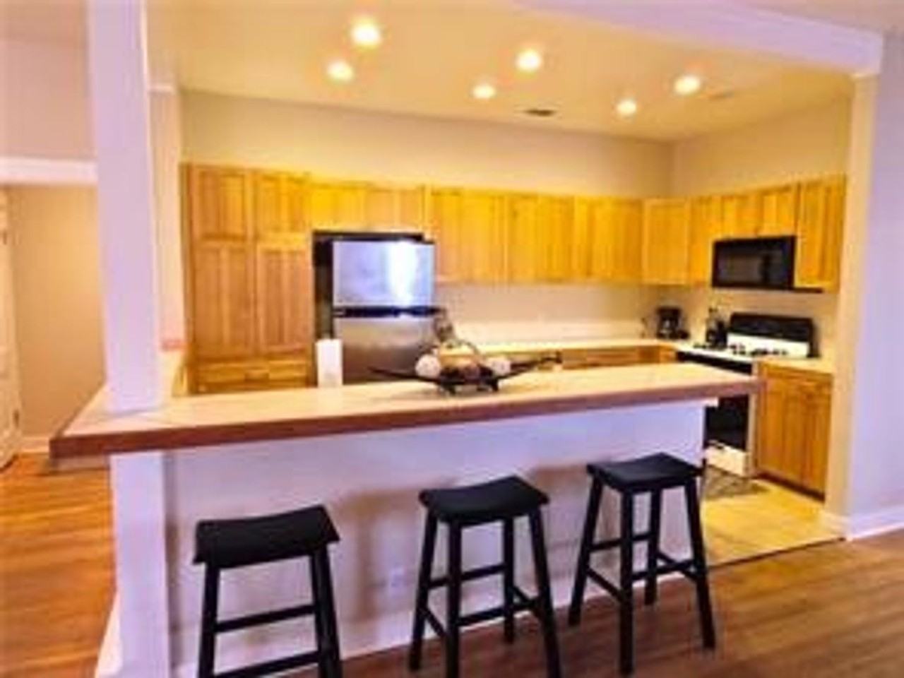 2101 W 10th St - Photo 5 of 33