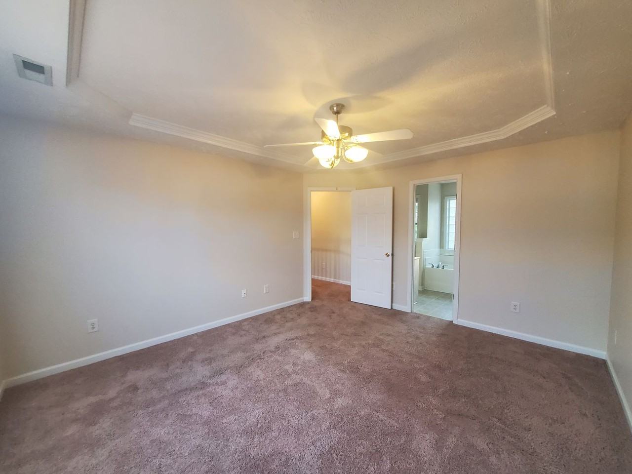 213 Kristin Ave - Photo 5 of 37