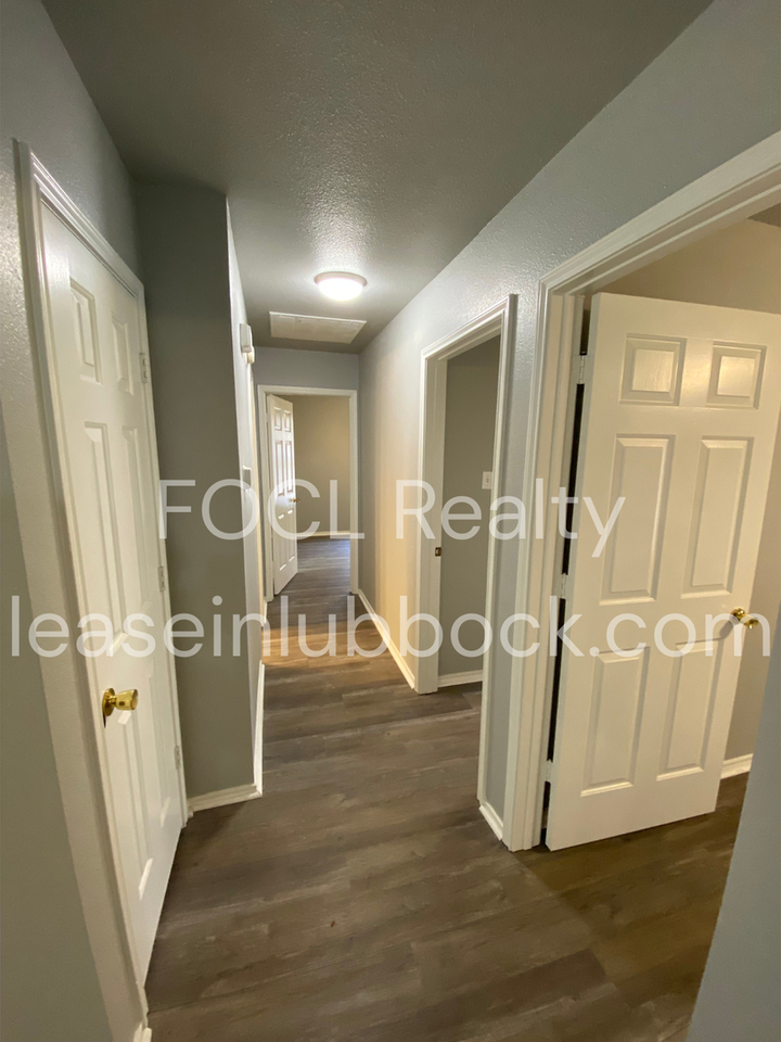 2504 109th St - Photo 3 of 9