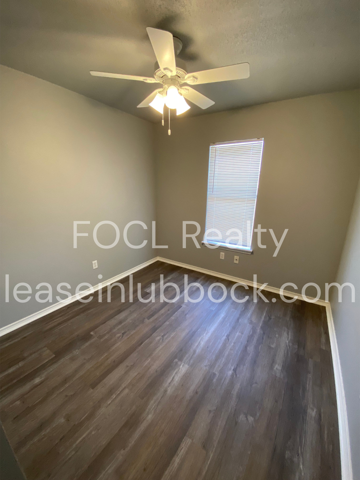 2504 109th St - Photo 4 of 9