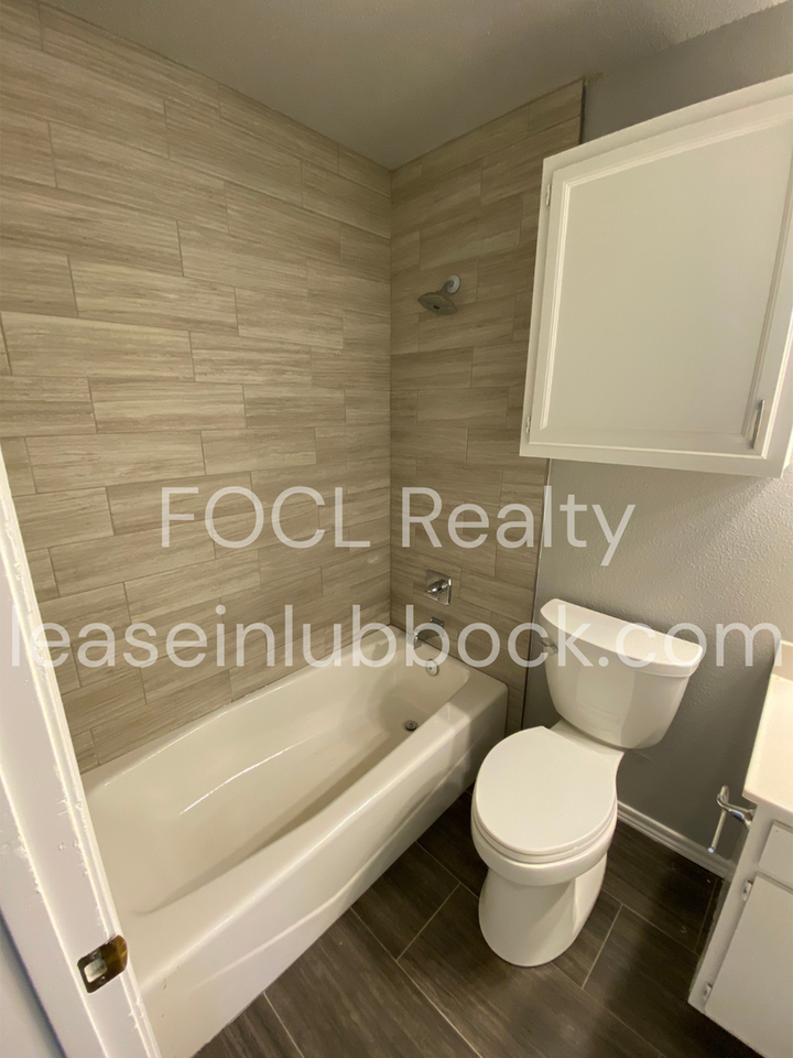 2504 109th St - Photo 6 of 9