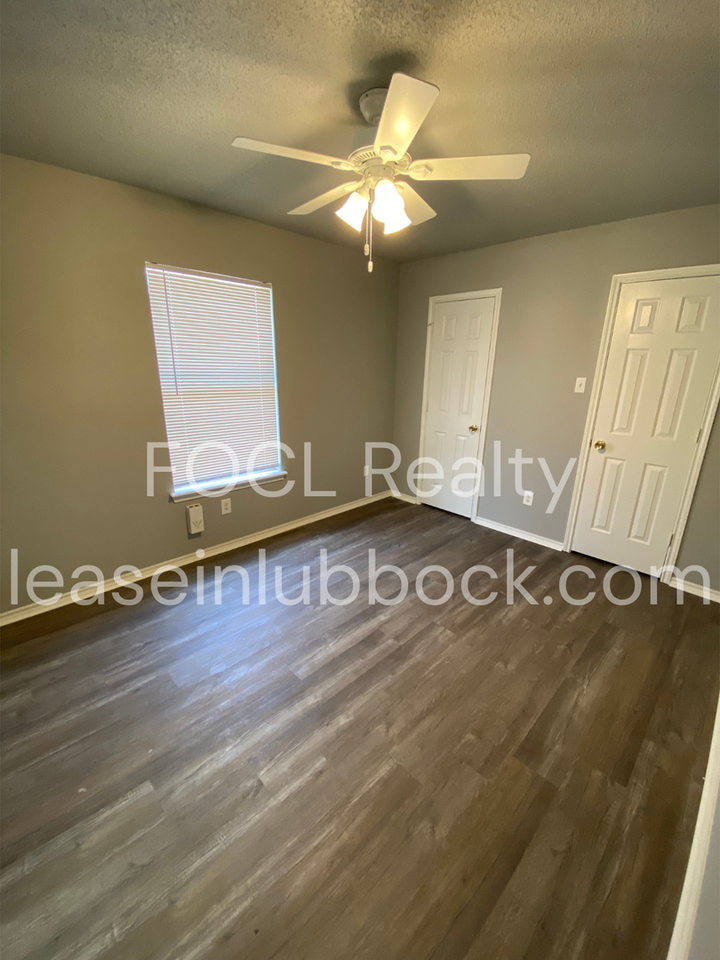 2504 109th St - Photo 7 of 9