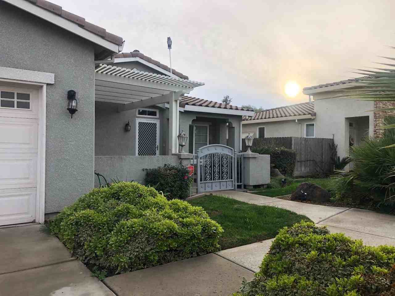1764 Golden Way - Photo 2 of 32
