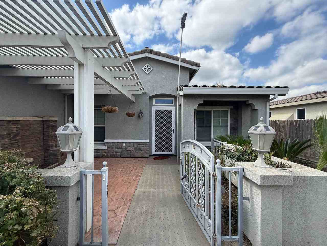 1764 Golden Way - Photo 3 of 32