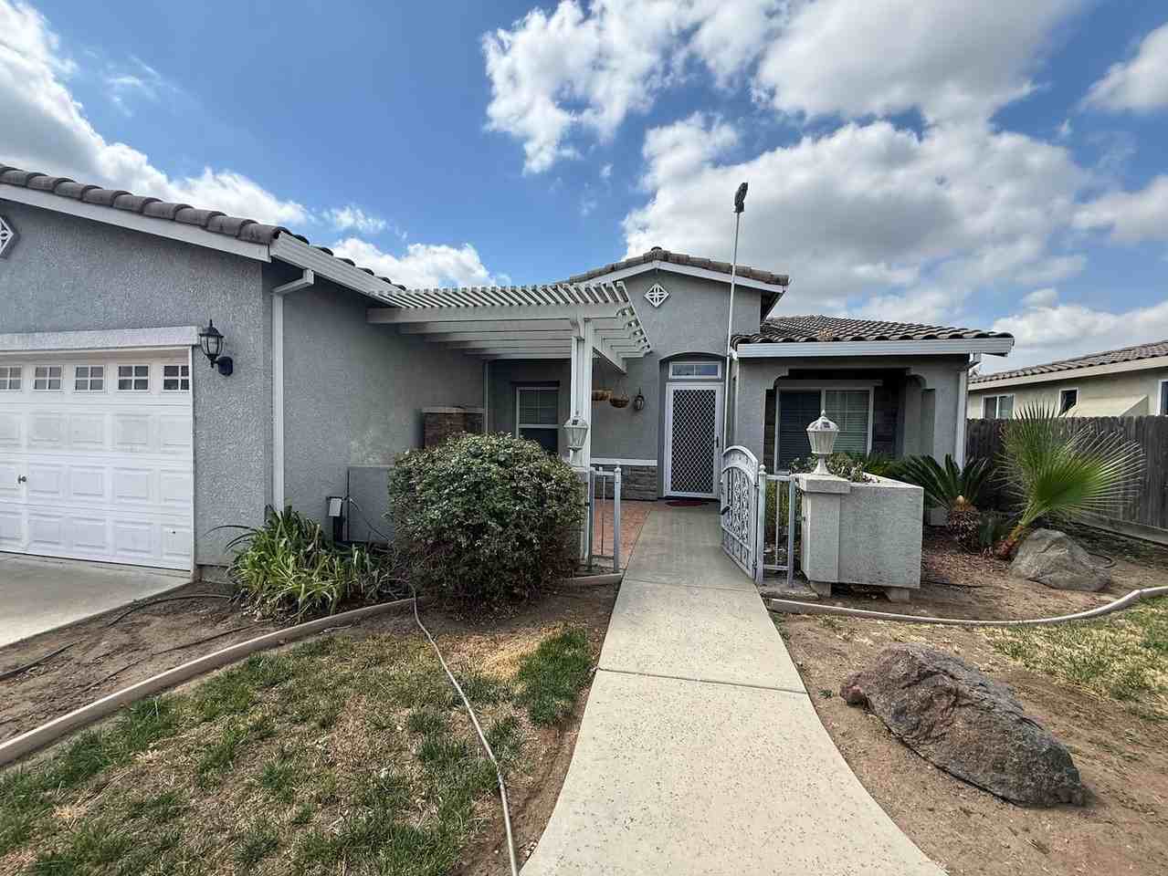 1764 Golden Way - Photo 4 of 32