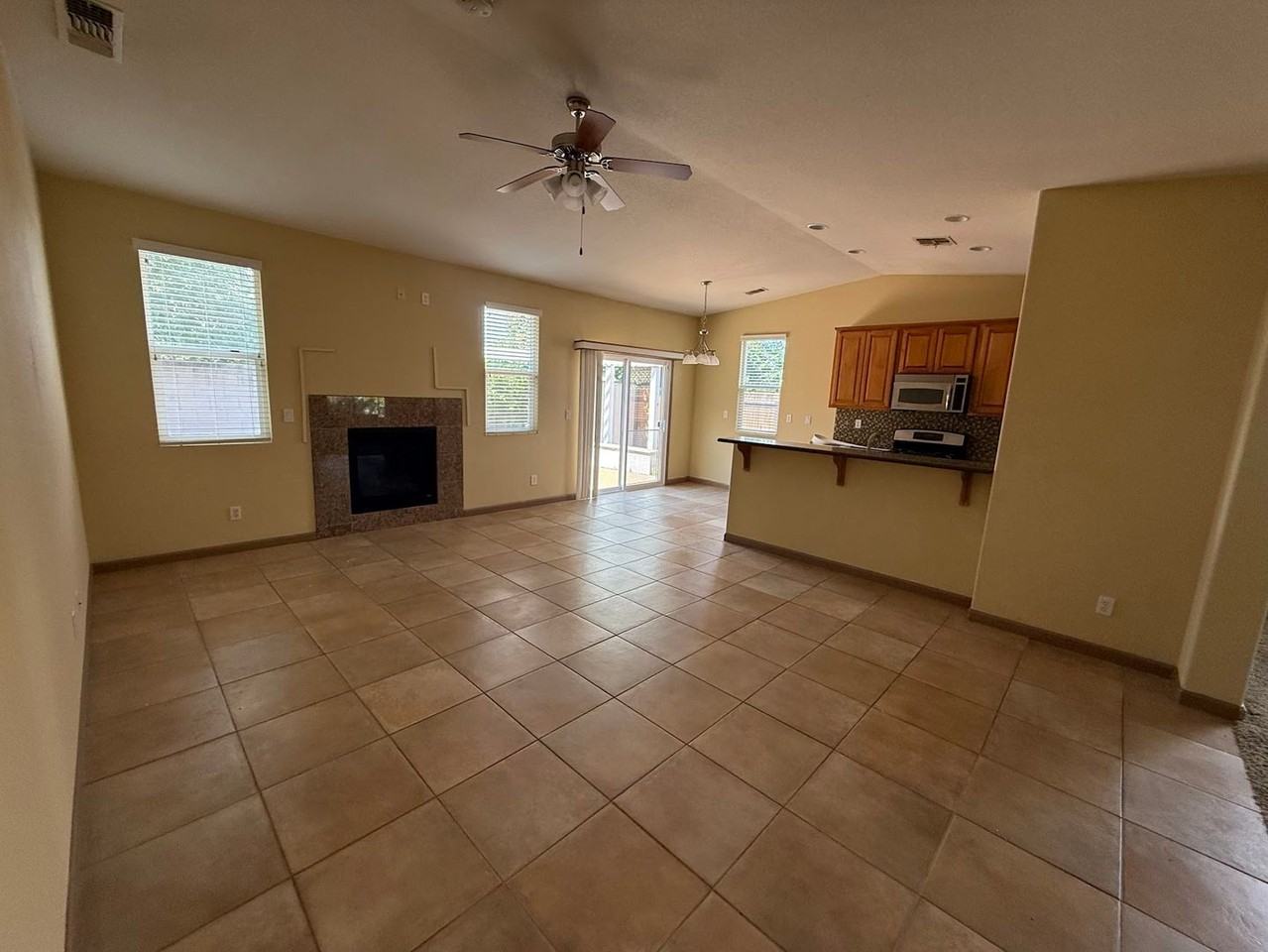 1764 Golden Way - Photo 7 of 32