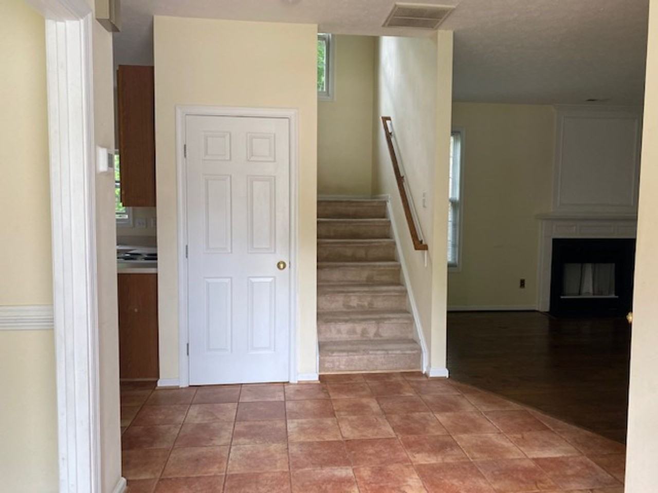 6108 Shrewsbury Sq - Photo 2 of 18