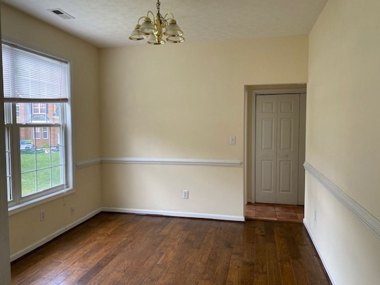 6108 Shrewsbury Sq - Photo 3 of 18