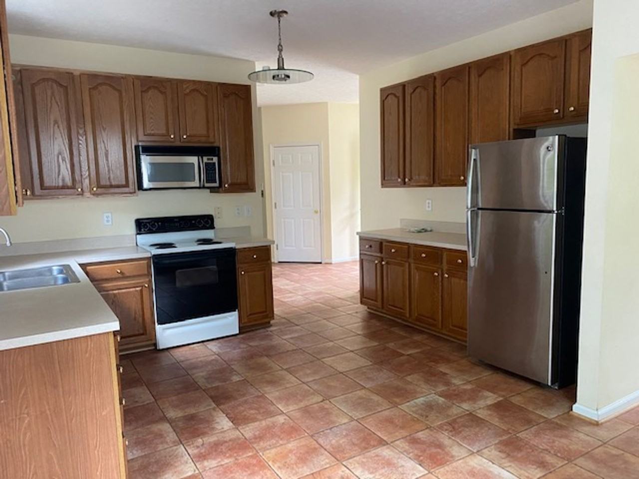 6108 Shrewsbury Sq - Photo 5 of 18
