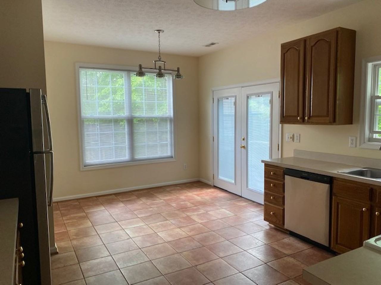6108 Shrewsbury Sq - Photo 6 of 18