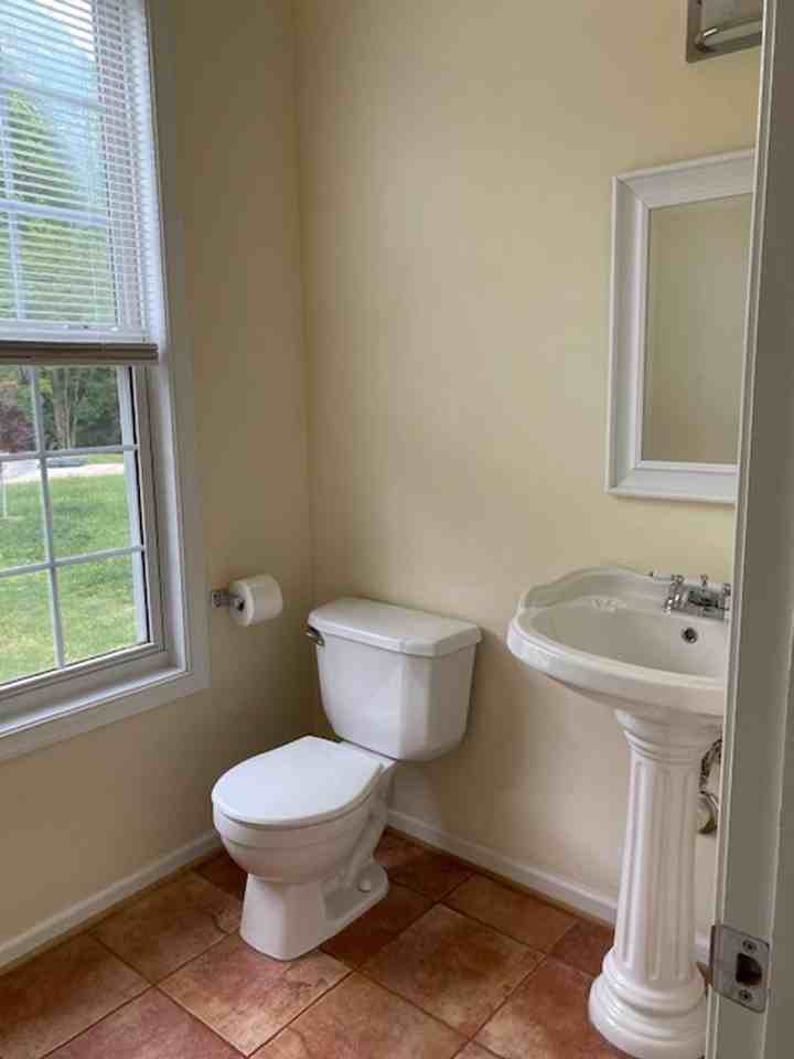 6108 Shrewsbury Sq - Photo 7 of 18