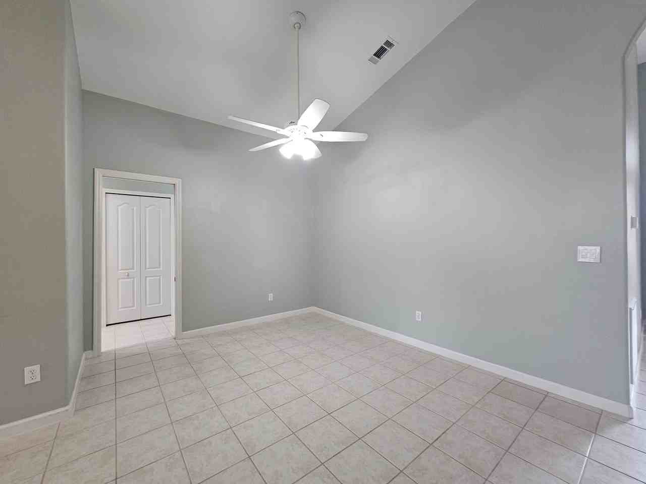 15230 Markham Dr - Photo 3 of 20