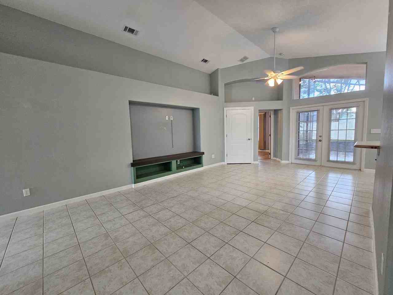 15230 Markham Dr - Photo 5 of 20