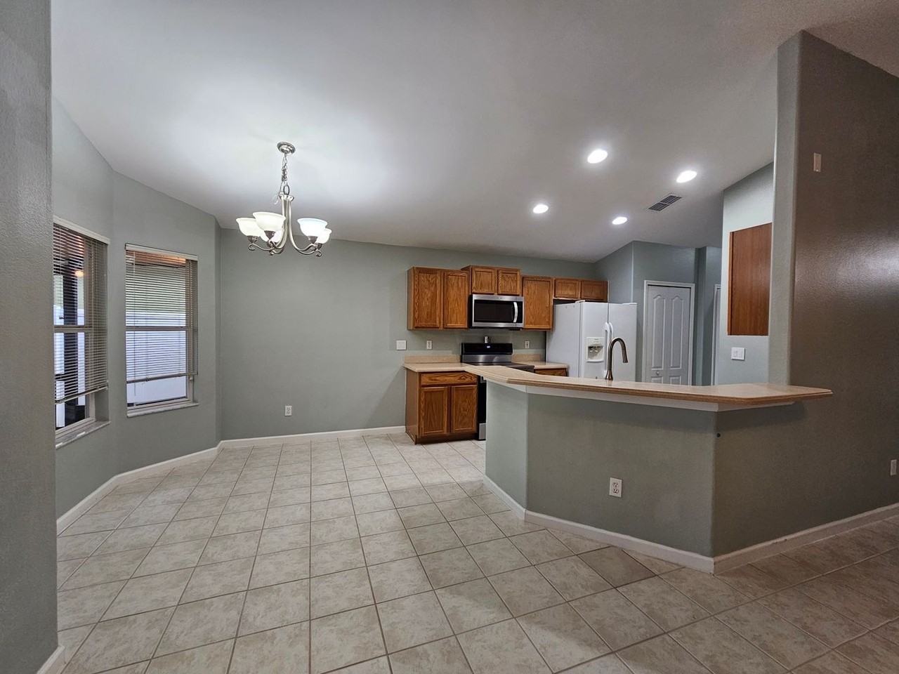 15230 Markham Dr - Photo 6 of 20