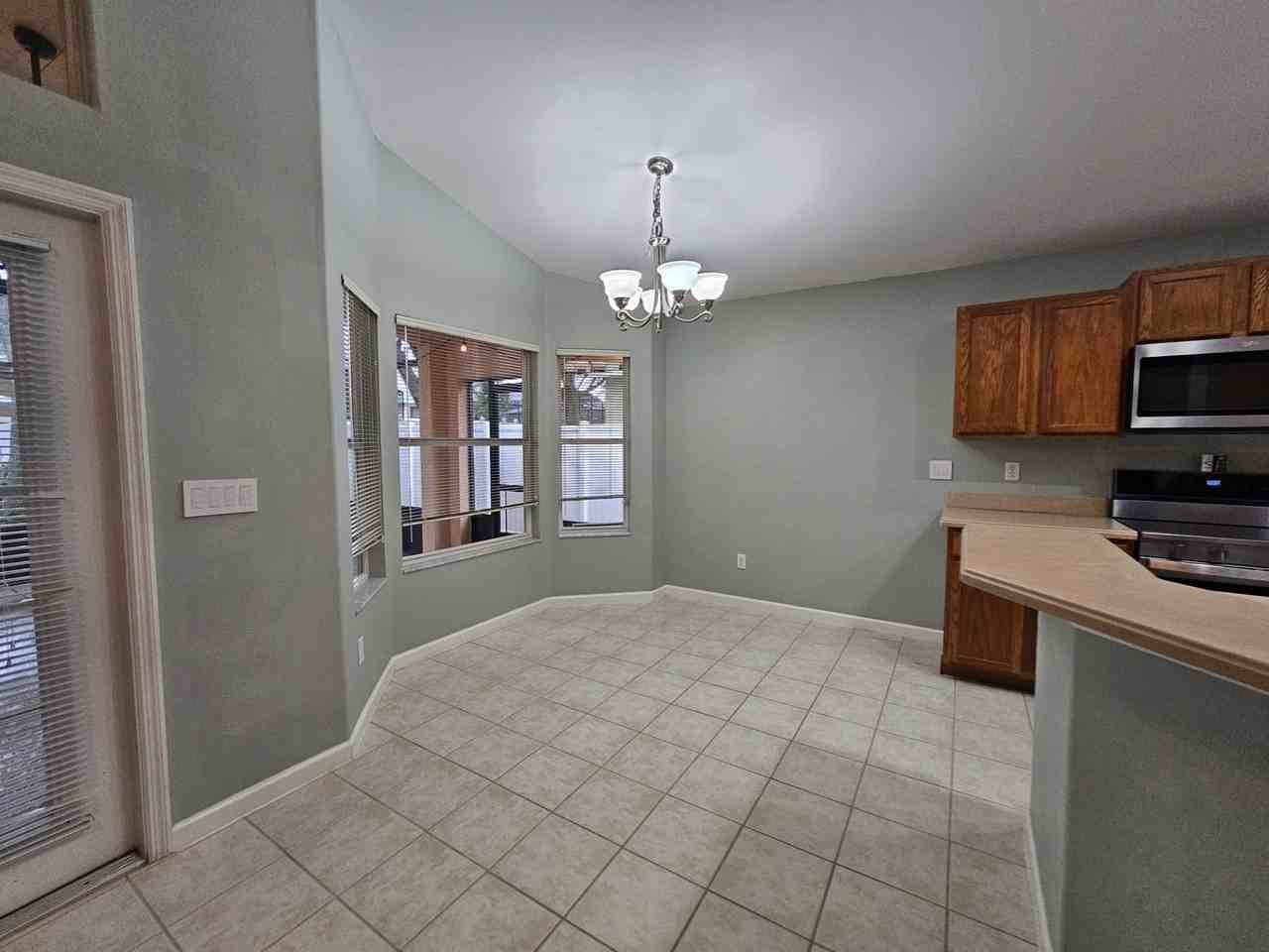 15230 Markham Dr - Photo 7 of 20