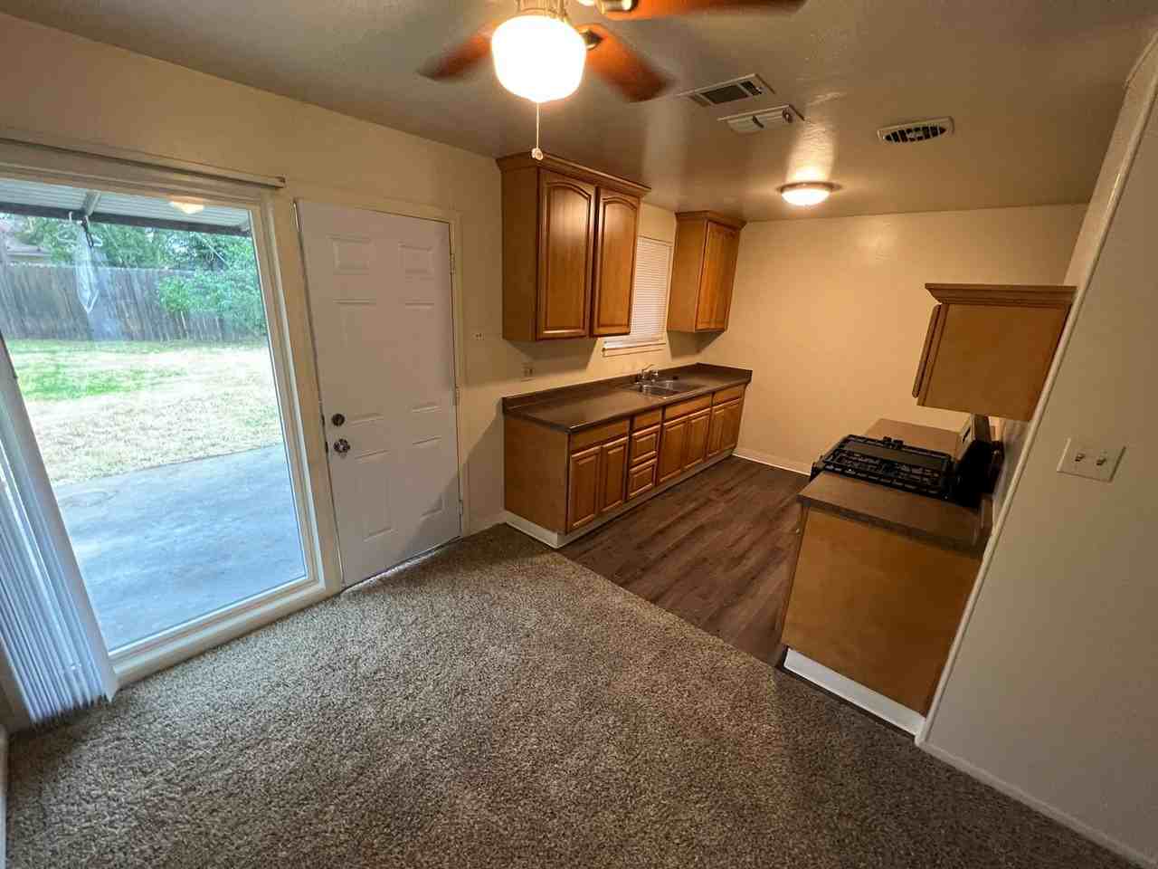 1906 Bowling Green Dr - Photo 2 of 13
