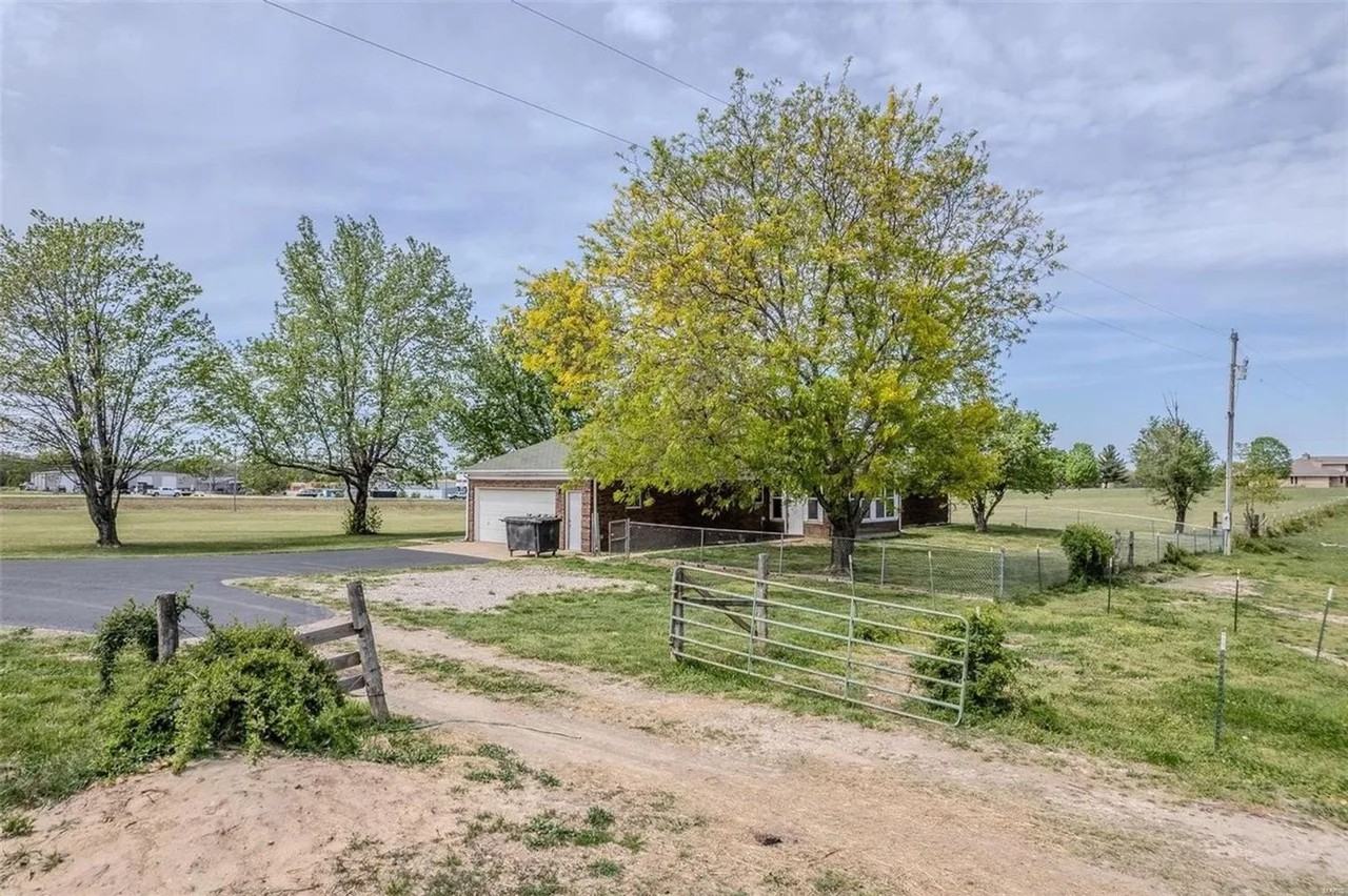27018 Highway 5 - Photo 3 of 28