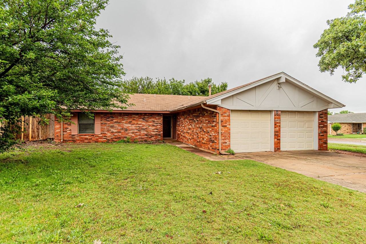 3808 Oakcliff Dr - Photo 2 of 36