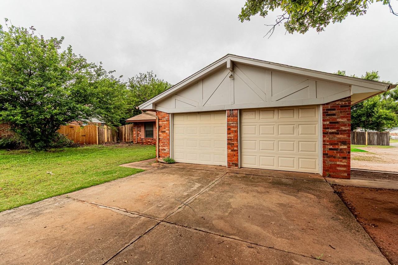 3808 Oakcliff Dr - Photo 3 of 36