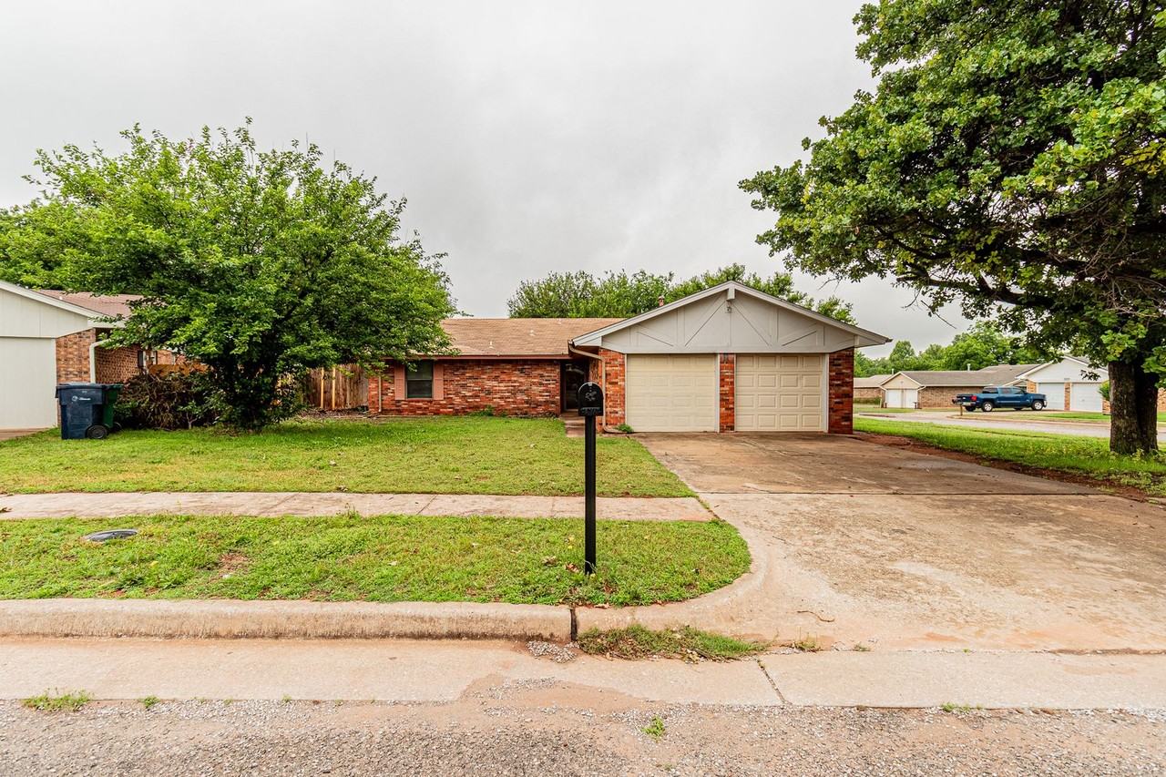 3808 Oakcliff Dr - Photo 4 of 36