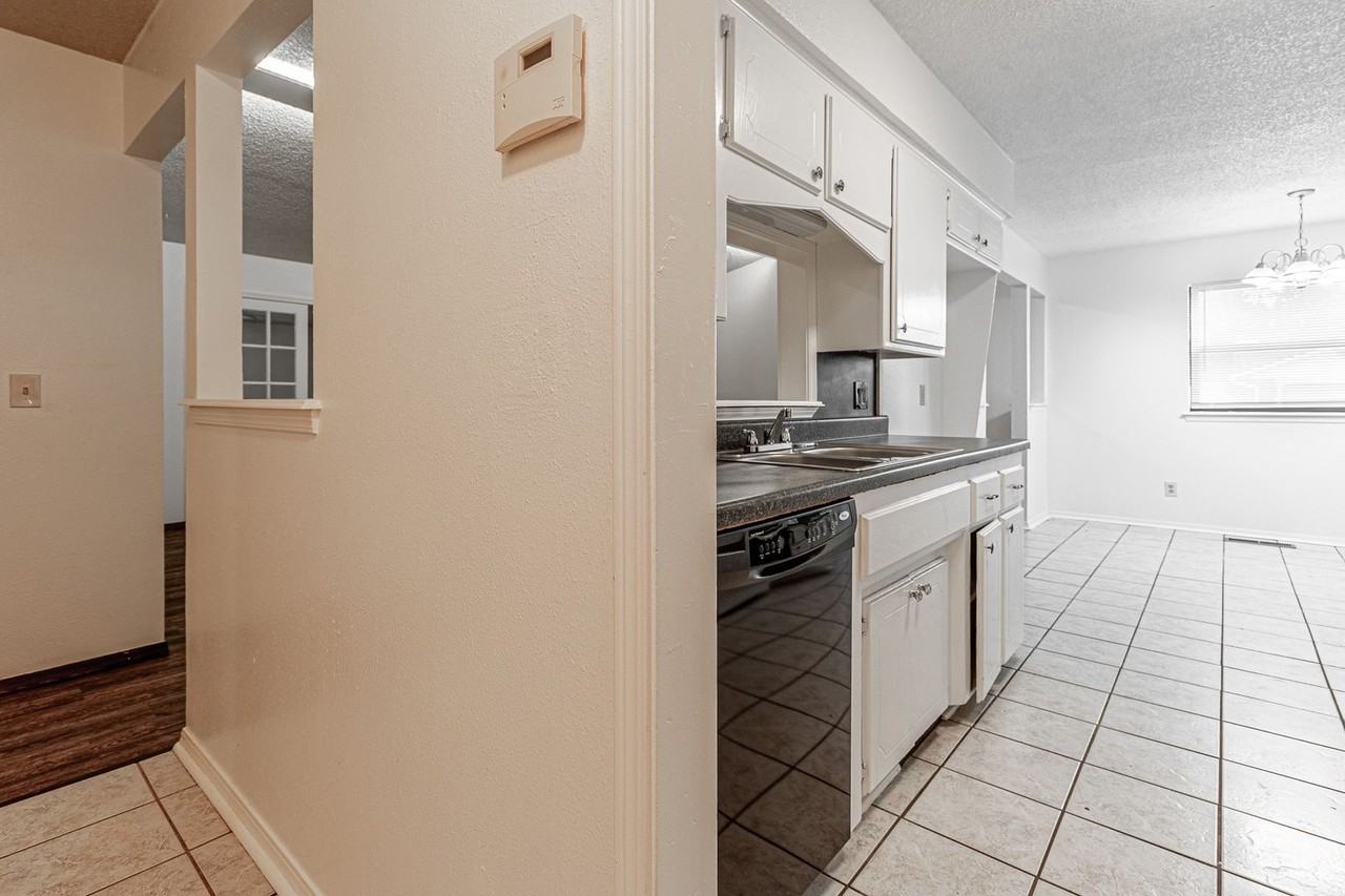 3808 Oakcliff Dr - Photo 6 of 36