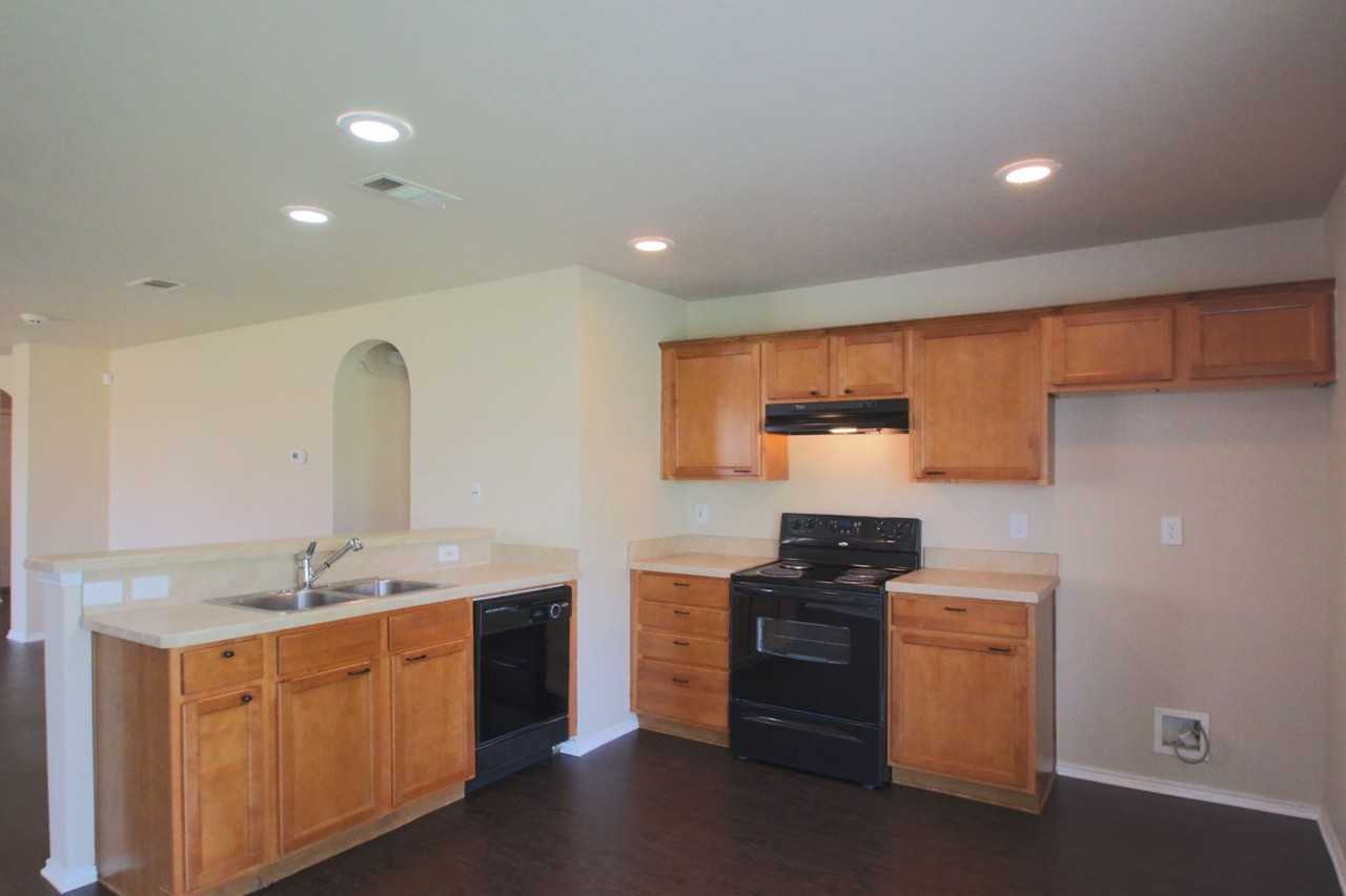 557 Winbridge Ln - Photo 7 of 20