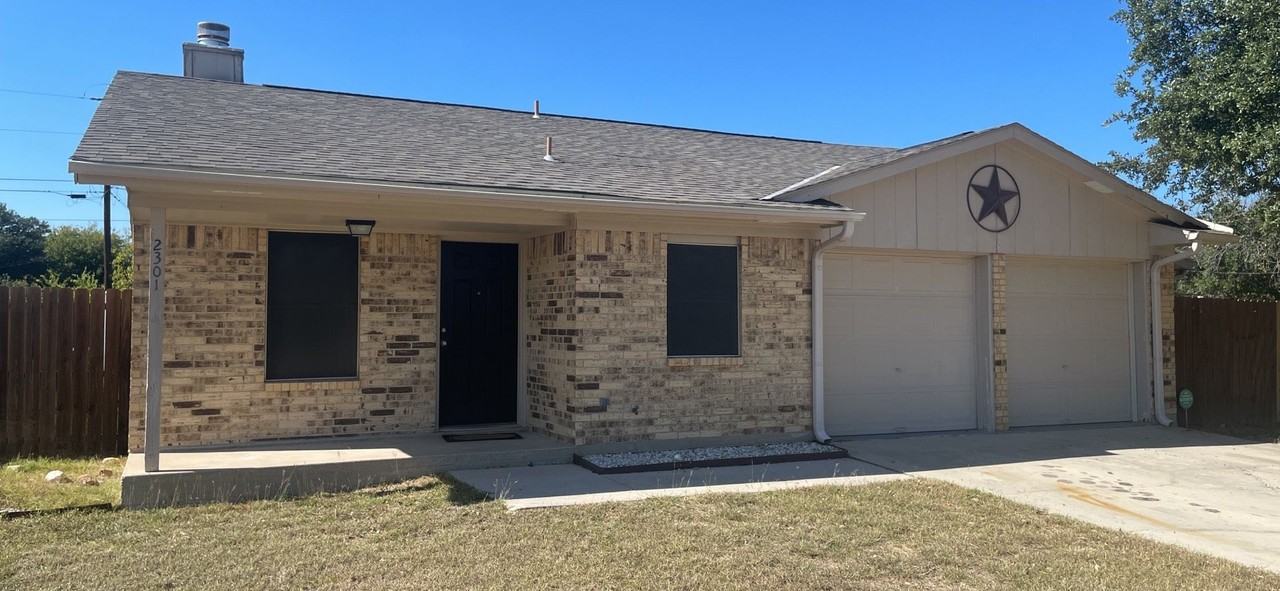 2301 Lago Trl - Photo 2 of 23