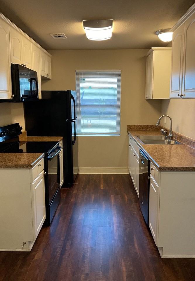 2301 Lago Trl - Photo 3 of 23