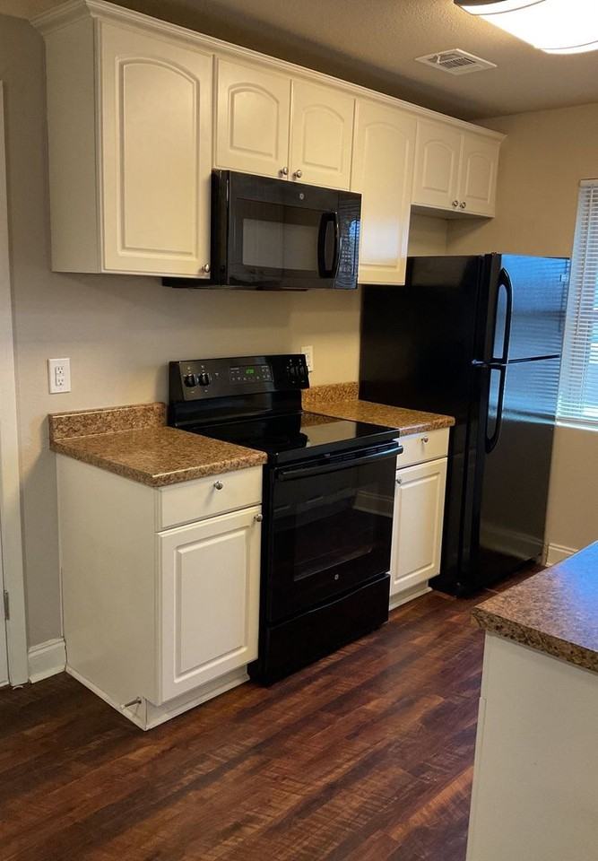 2301 Lago Trl - Photo 5 of 23