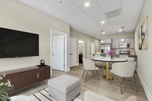 featured image of 421 W King St #13