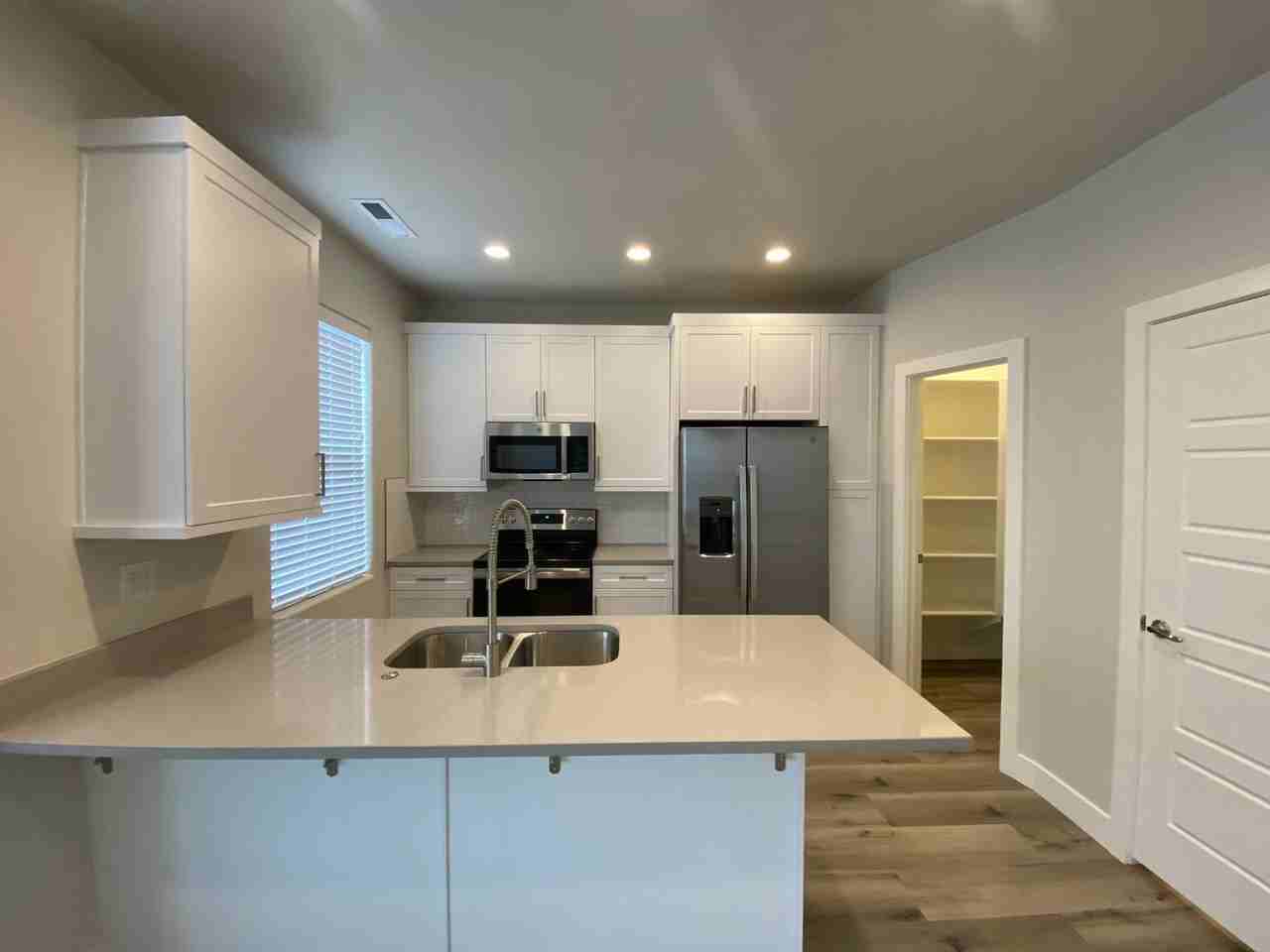 530 E Goldline Dr - Photo 3 of 24