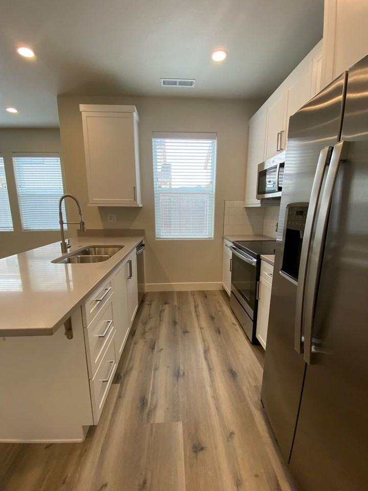 530 E Goldline Dr - Photo 4 of 24