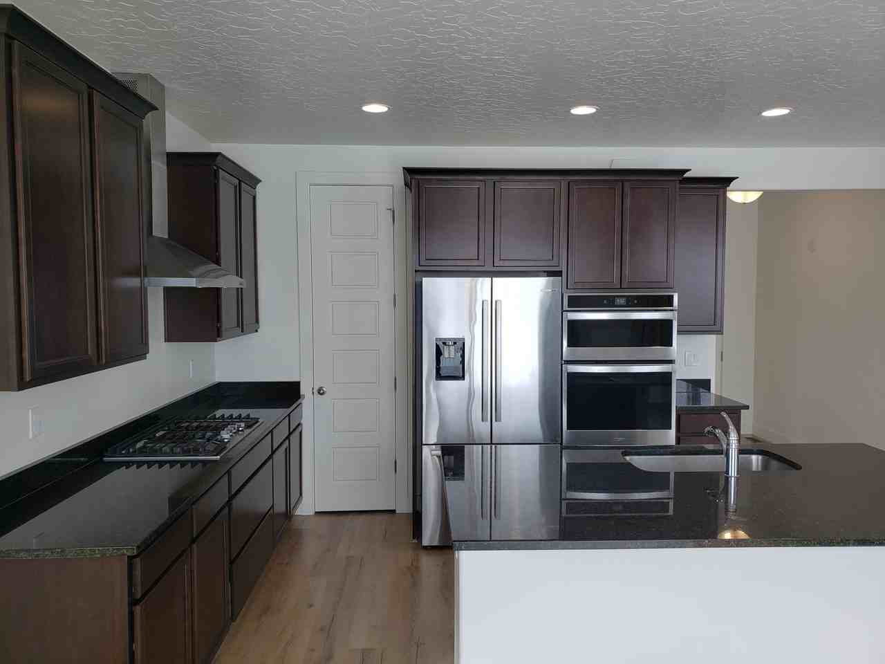 1033 S Vine St - Photo 7 of 50