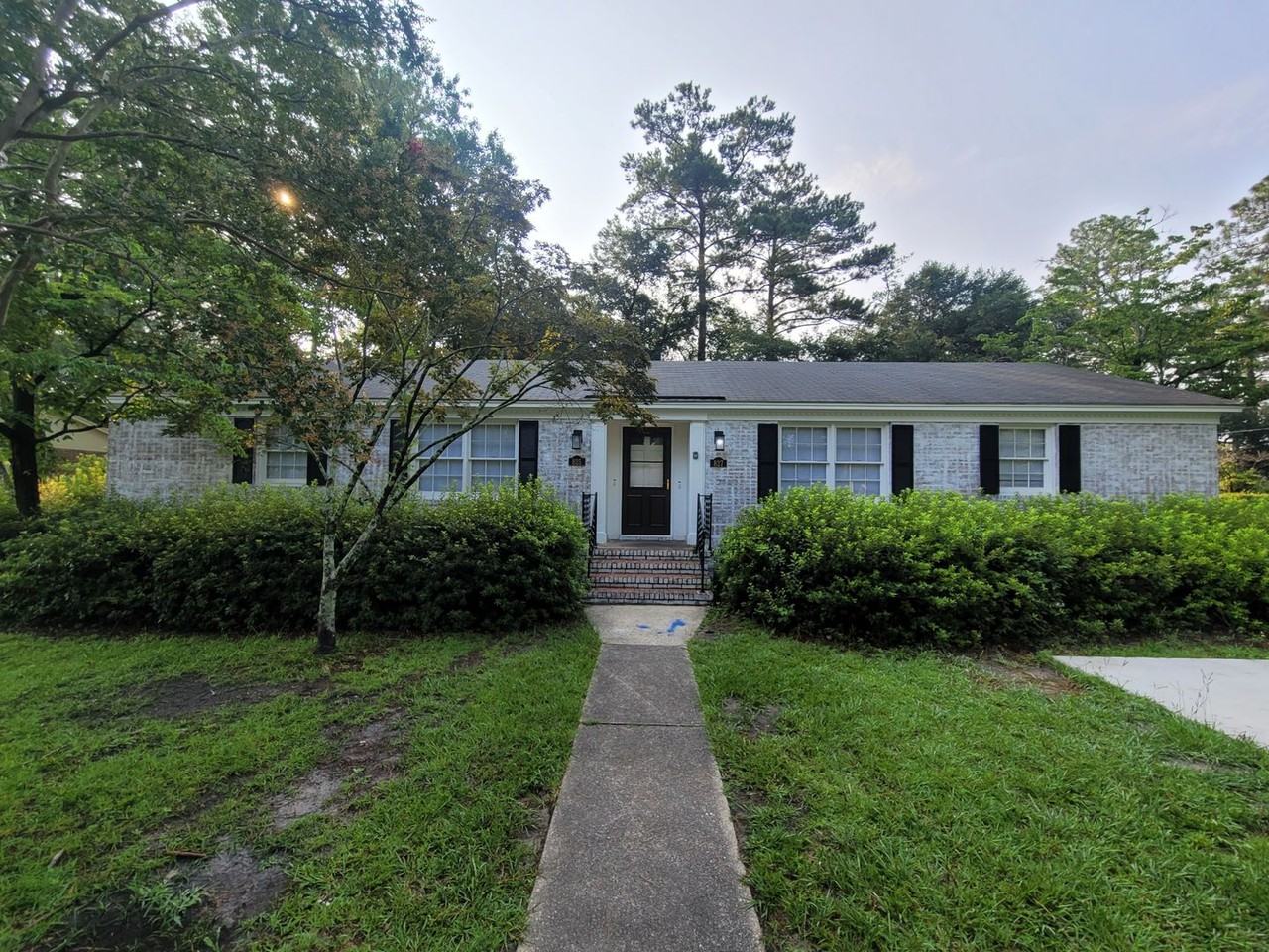 825 Montclair Dr