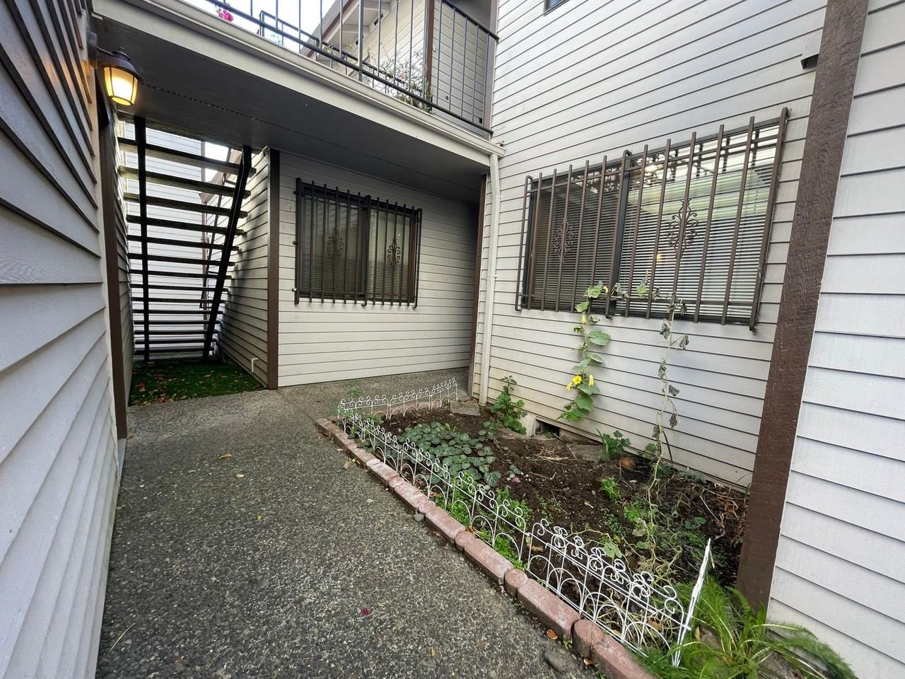 12128 Se 104th Ct - Photo 4 of 33