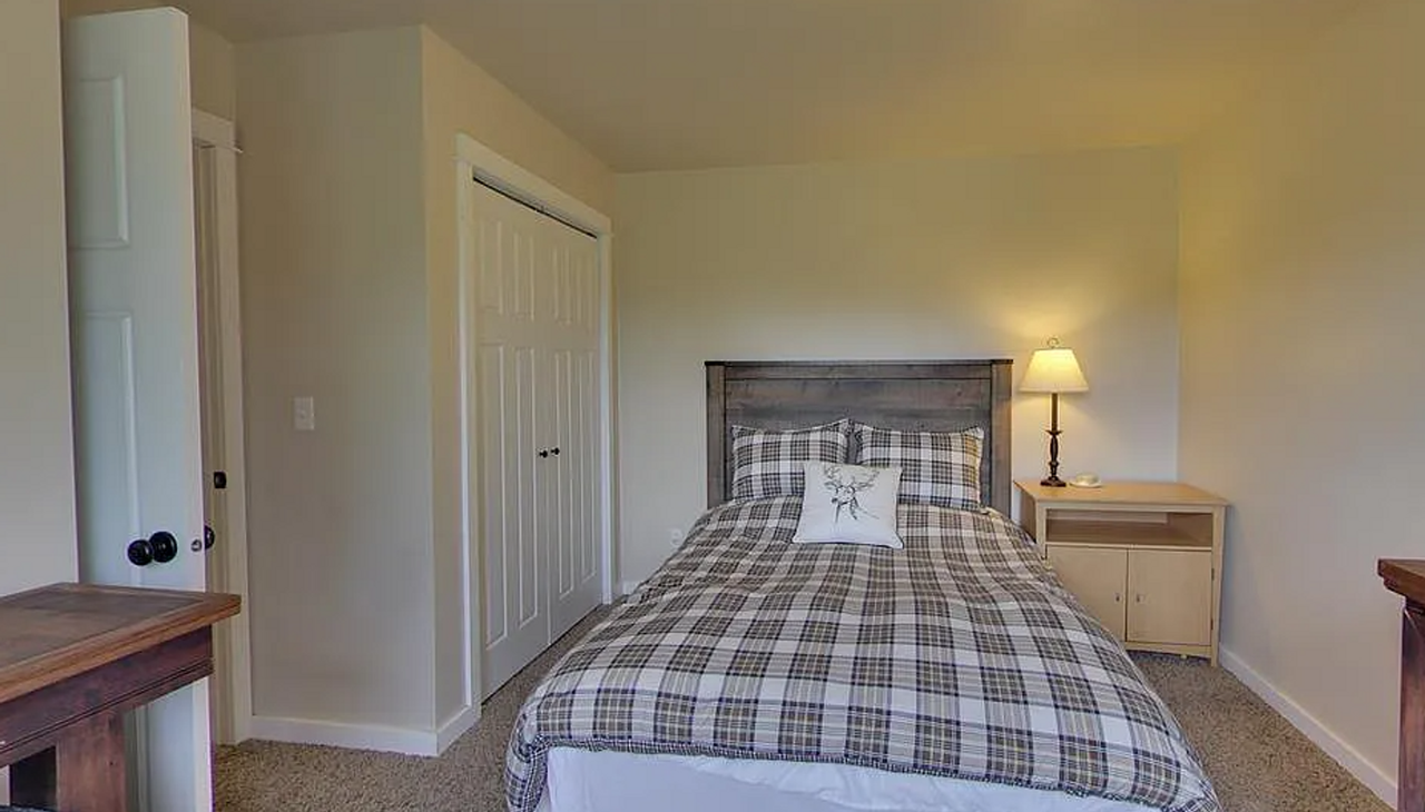 972 Yellowstone Ave - Photo 2 of 11
