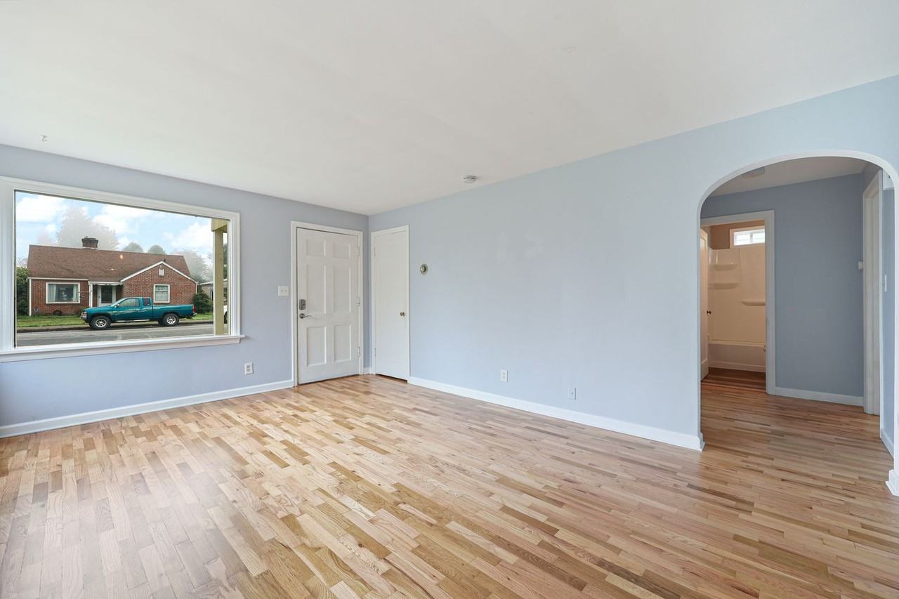 1223 Puget St Ne - Photo 3 of 27